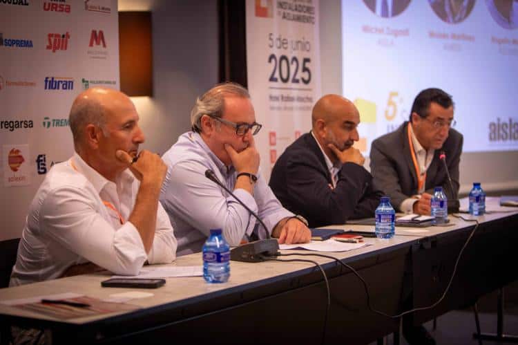 mesa sobre colaboración empresarial