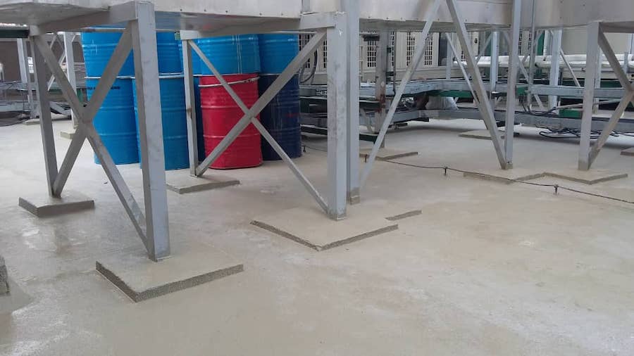 poliureas frias plastic gun 2 Impermeabilización con poliurea fría en soportes industriales