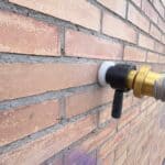 150kb Insuflando por el exterior Instalación de aislamiento térmico mediante insuflado en cámara de aire