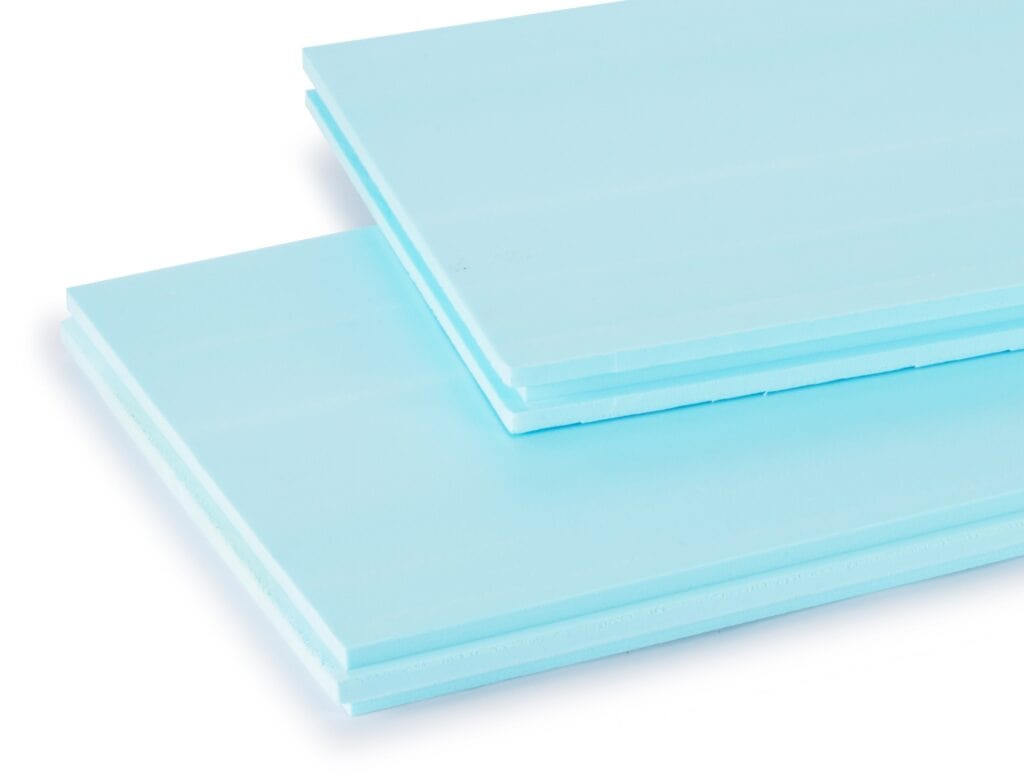 Plancha de poliestireno extruido XPS con cantos machihembrados para aislamiento térmico.