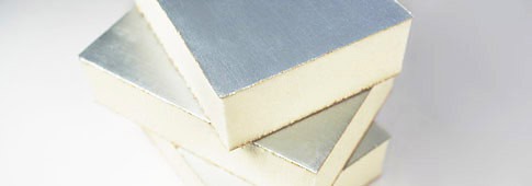4.2.3. Plancha PU con lamina de aluminio Plancha de poliuretano rígido revestida con lámina de aluminio para aislamiento térmico.