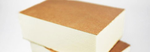4.2.3. Plancha PU con papel Kraft Plancha de poliuretano rígido revestida con papel kraft para aislamiento térmico.