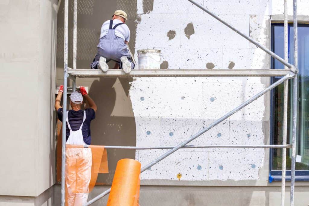ayudas innovae aislamiento edificios terciarios Instalación de aislamiento en un edificio terciario dentro de una rehabilitación energética