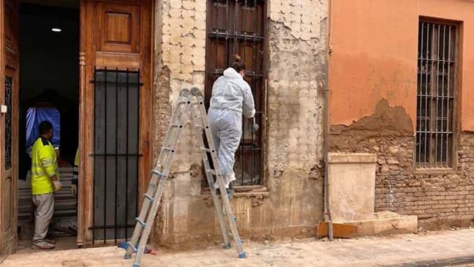 Trabajos de rehabilitación de una vivienda afectada por la DANA para recuperar seguridad y habitabilidad
